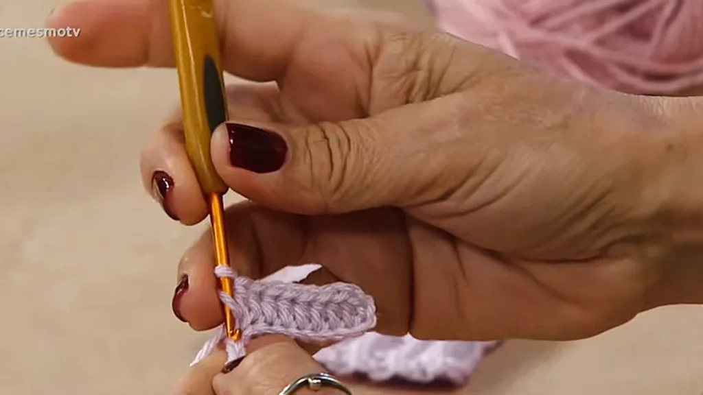 Imagem como fazer meio ponto 3d croche faca voce mesmo do artigo Como Fazer Meio Ponto Alto 3D em Crochê - Faça Você Mesmo