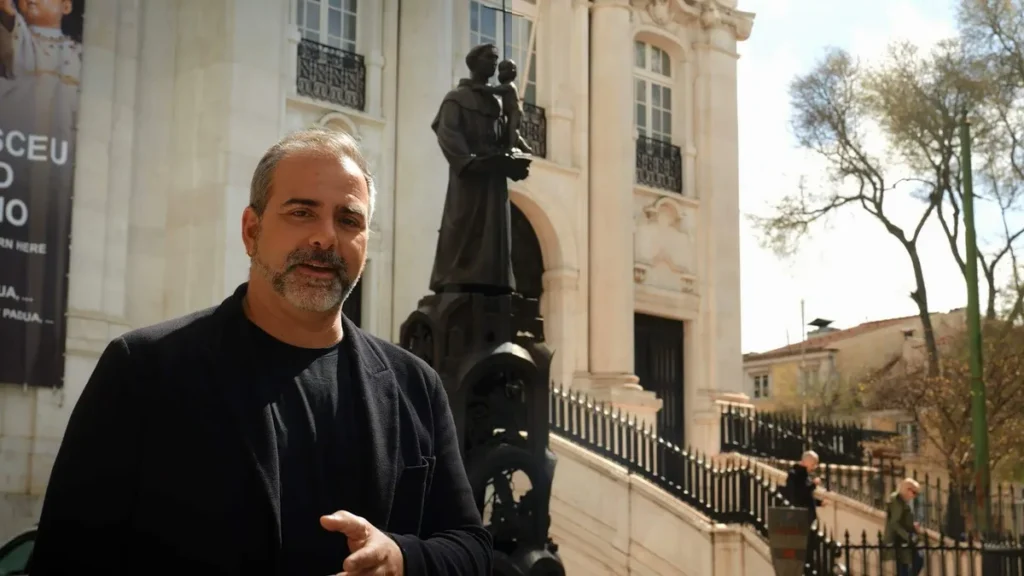 Imagem EXP 11 6 Reproducao TV Aparecida 1 do artigo Rodrigo Alvarez mostra a história de Santo Antônio no "Expedições ao Sagrado"