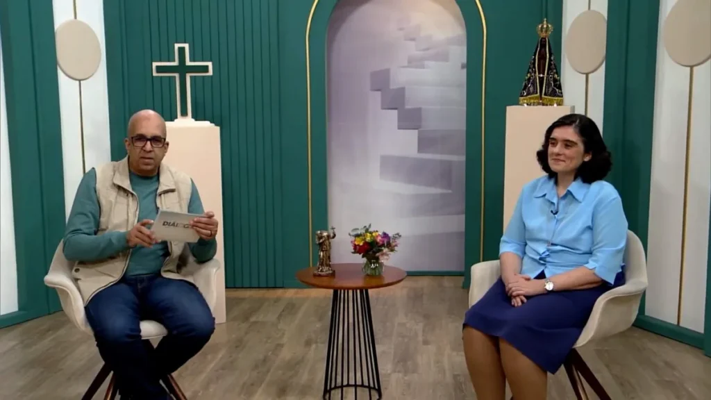 Imagem Padre mauro vilela e irma carolina mureb programa dialogos destaque do artigo Reveja: Diálogos fala dos valores consagrados da doutrina social da igreja