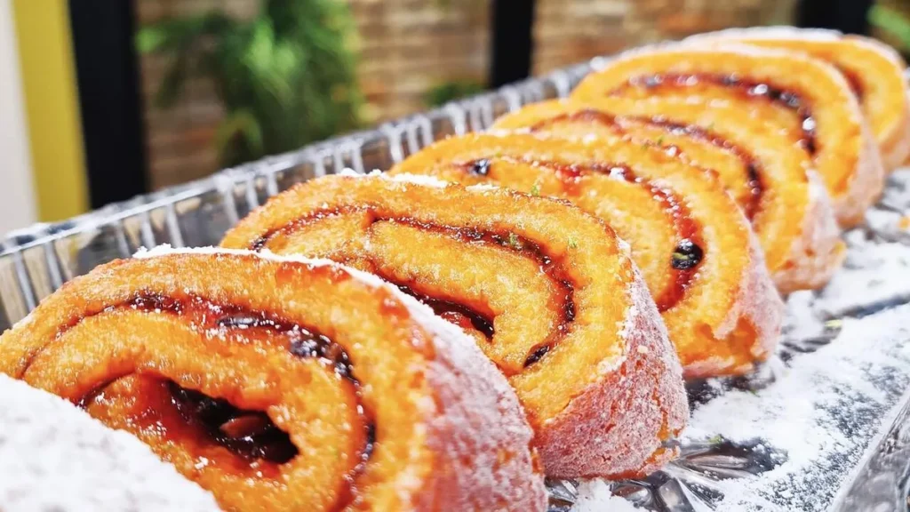 Imagem rocombole de abobora com frutas tropicais sabor de vida do artigo Torta Rocambole de Abóbora com Frutas Tropicais - Sabor de Vida