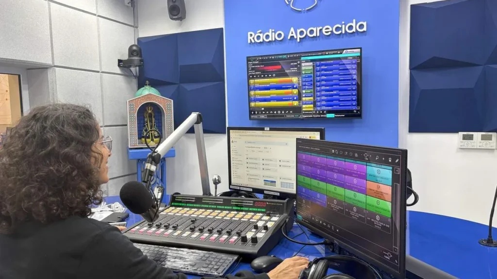 Imagem Stella locutora da Radio Aparecida do artigo Está no ar a nova programação da Rádio Aparecida