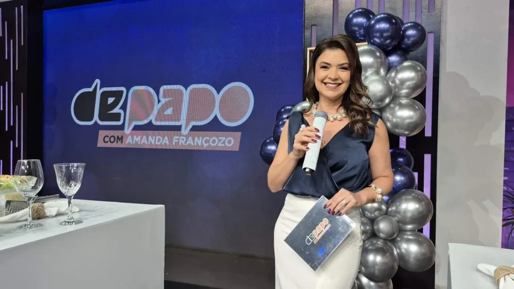 Neste sábado (6/9), às 19h30, a apresentadora Amanda Françozo recebe colegas da TV Aparecida no especial de 20 anos do seu programa "De Papo com Amanda Françozo".