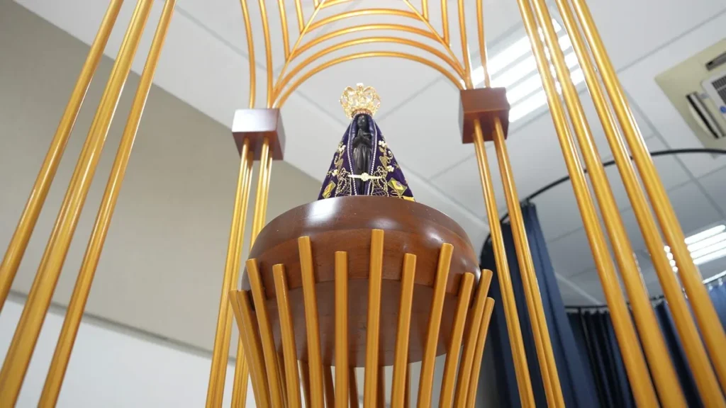 Imagem nossa senhora no trono da Novena do artigo Veja os detalhes do trono de Nossa Senhora para a Novena