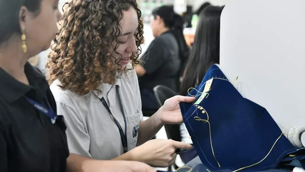 Imagem Manto de Amor do artigo Maria nos acolhe e cuida sob seu Manto de Amor