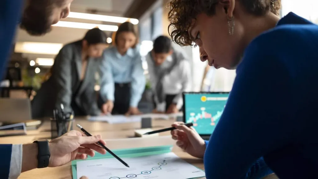 Imagem Mulher se adaptando a nova rotina de trabalho do artigo Resiliência e adaptabilidade: chaves para o sucesso profissional