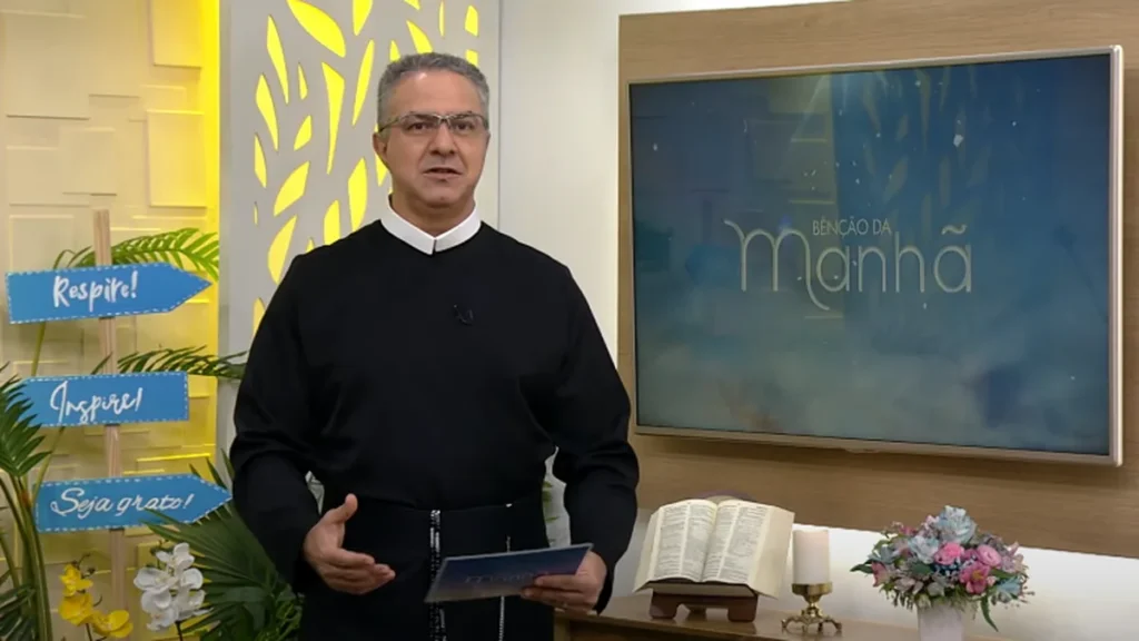 Imagem Padre camilo apresentador do bencao da manha do artigo “Bênção da Manhã” reflete sobre a vivência da Sinodalidade