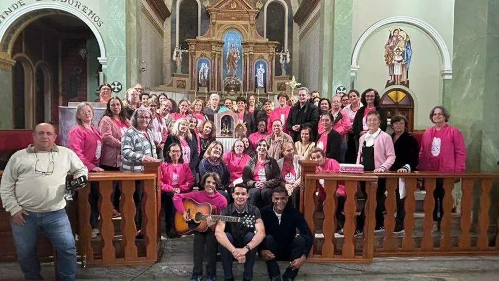Imagem Representantes do artigo A presença da Bíblia durante as visitas da Capelinha Missionária