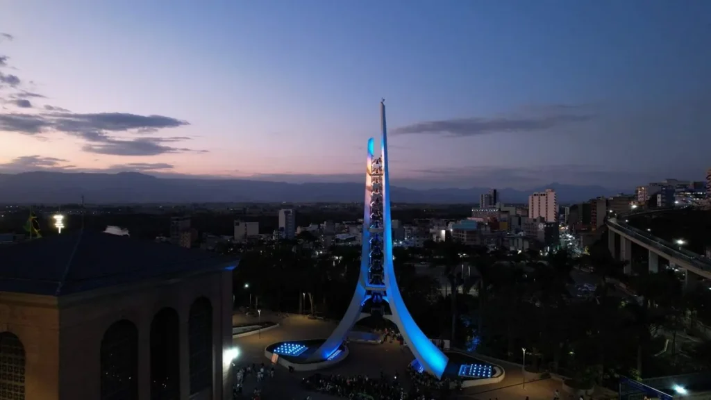 Imagem campanario tvaparecida 6 do artigo Santuário Nacional ilumina Campanário pelos 20 anos da TV Aparecida