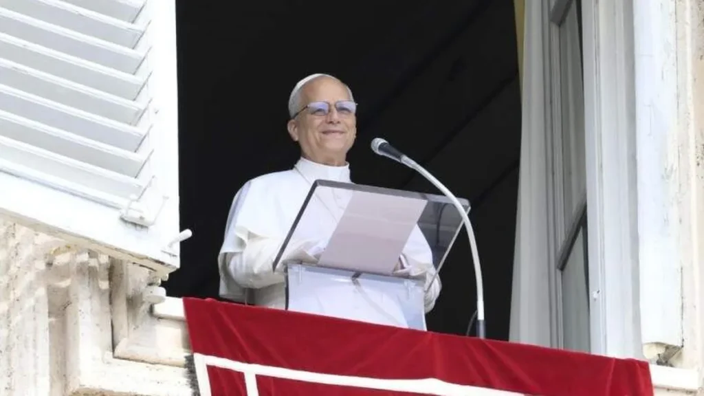 Imagem papa no angelus 2025 do artigo Papa dá sua primeira entrevista: leia 5 pontos principais!