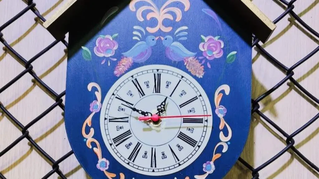Imagem pintura no relogio faca voce mesmo do artigo Relógio Decorado com Pintura Bauernmalerei - Faça Você Mesmo
