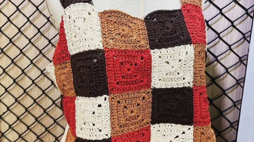 Imagem regata em croche faca voce mesmo do artigo Regata de Square em Crochê – Faça Você Mesmo