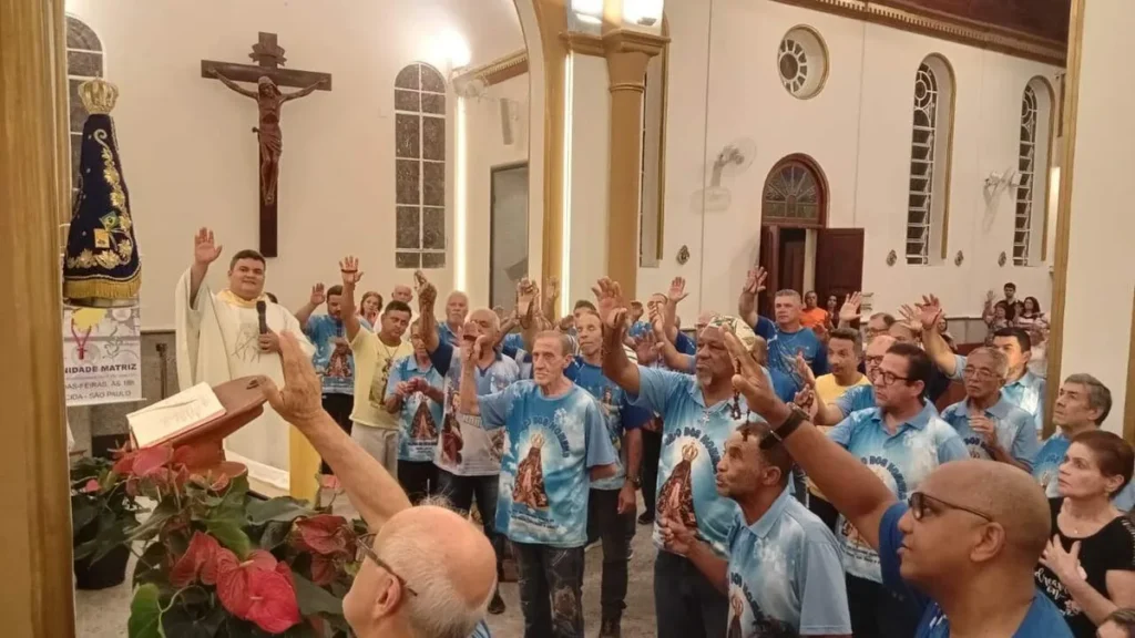 Imagem WhatsApp Image 2025 08 27 at 09.53.33 do artigo Terço dos Homens oferta alimentos durante gesto concreto no 3º dia da Novena da Padroeira