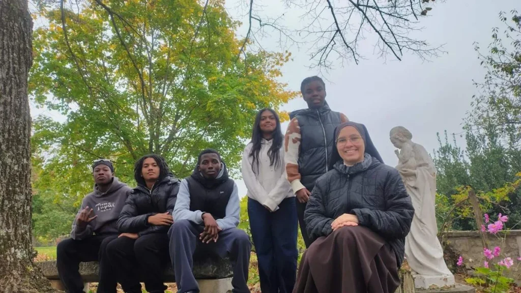 Imagem Ir. Bianca carmelita mensageira na Franca do artigo Mês missionário: a missão de uma Irmã Carmelita na França