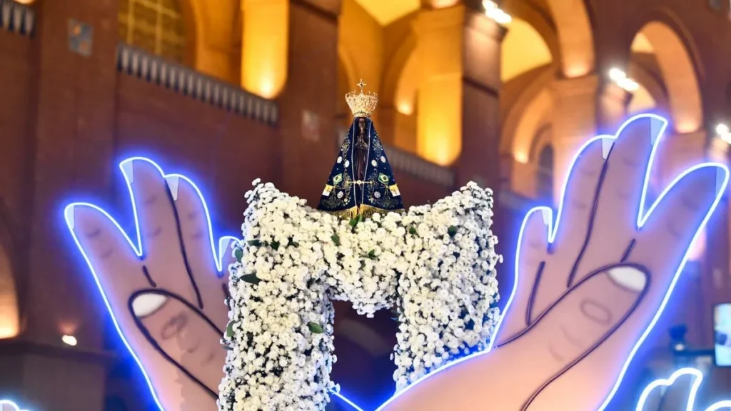 Imagem Carro andor com Nossa Senhora do artigo O que aprendemos com a Novena da Padroeira deste ano?
