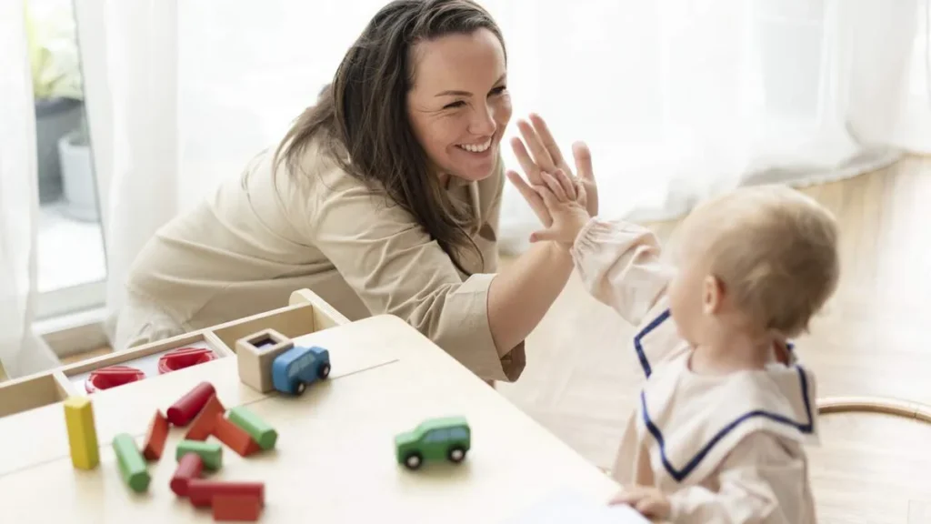 Imagem Mae e filha em um momento de brincadeira do artigo A criança, o seu desenvolvimento e a presença do adulto