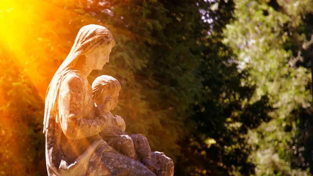 Imagem Nossa Senhora e o menino jesus do artigo Maria, Mãe e Mestra que conduz aos mistérios da fé