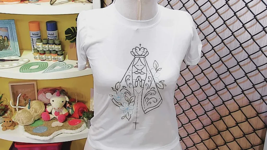 Imagem camisa risco nossa senhora faca voce mesmo do artigo Camiseta Personalizada com Lápis de Cor (DIY) - Sabor de Vida