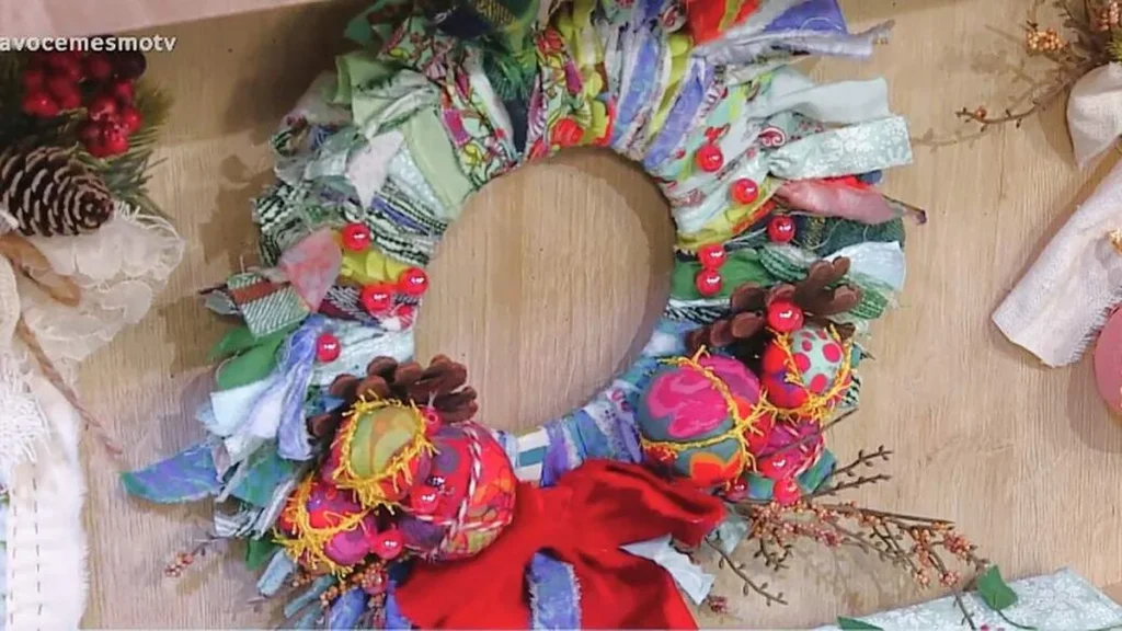 Imagem guirlanda de natal em patchwork faca voce mesmo do artigo Guirlanda Natalina de Retalhes (Patchwork) - Faça Você Mesmo