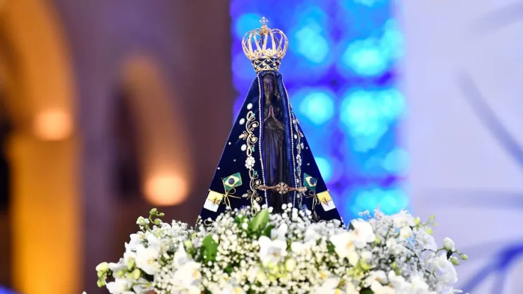 Imagem imagem de nossa senhora aparecida em carro andor da novena da tarde no terceiro dia de novena do artigo Orações a Nossa Senhora Aparecida