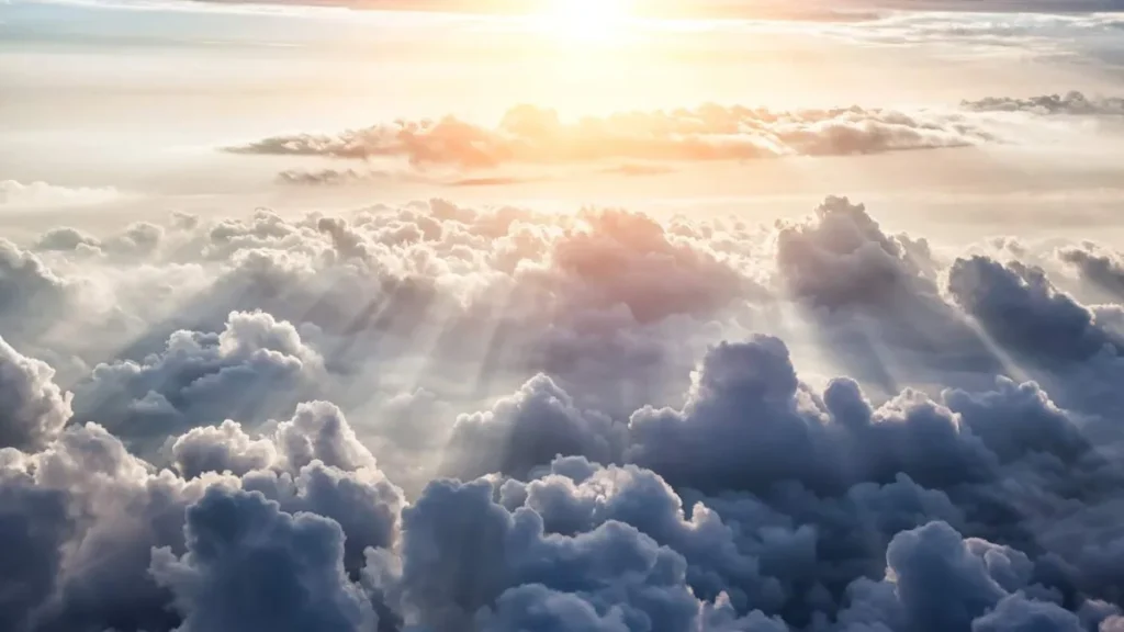 Imagem imagens de nuvens e um ceu ensolarado do artigo O que a Igreja ensina sobre céu, purgatório e inferno?