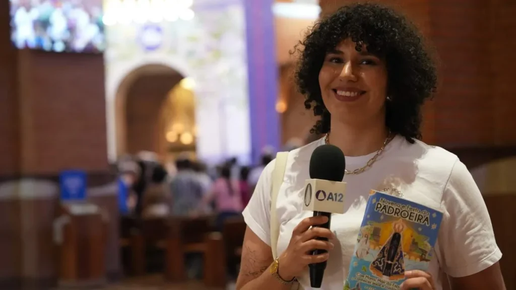 Imagem jornalista beatriz nery em um dia de novena da padroeira do artigo Como é participar em um dia de Novena da Padroeira?