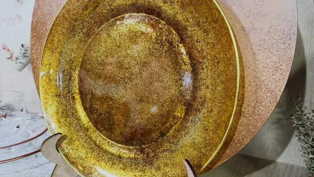 Imagem sousplat decupagem em prato e pintura em mdf faca voce mesmo do artigo Sousplat em Prato Decorativo - Faça Você Mesmo