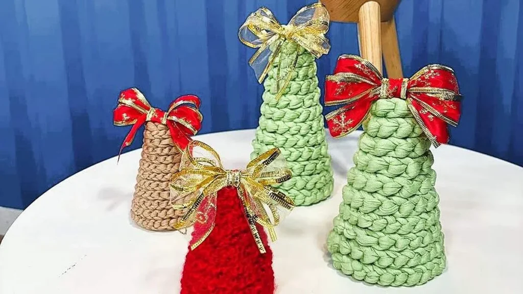 Imagem arvore de natal de fio de malha faca voce mesmo do artigo Mini Árvore Natalina de Fio de Malha - Faça Você Mesmo