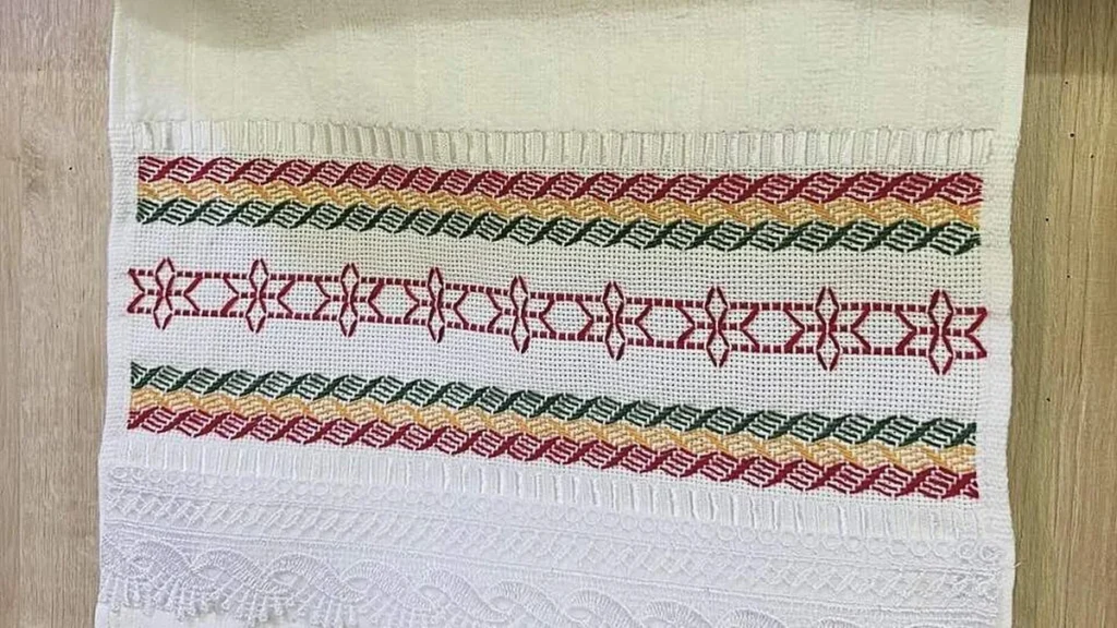 Imagem bordado vagonite flores natalinas faca voce mesmo do artigo Flores Natalinas em Vagonite (Bordado para Iniciantes) - Faça Você Mesmo