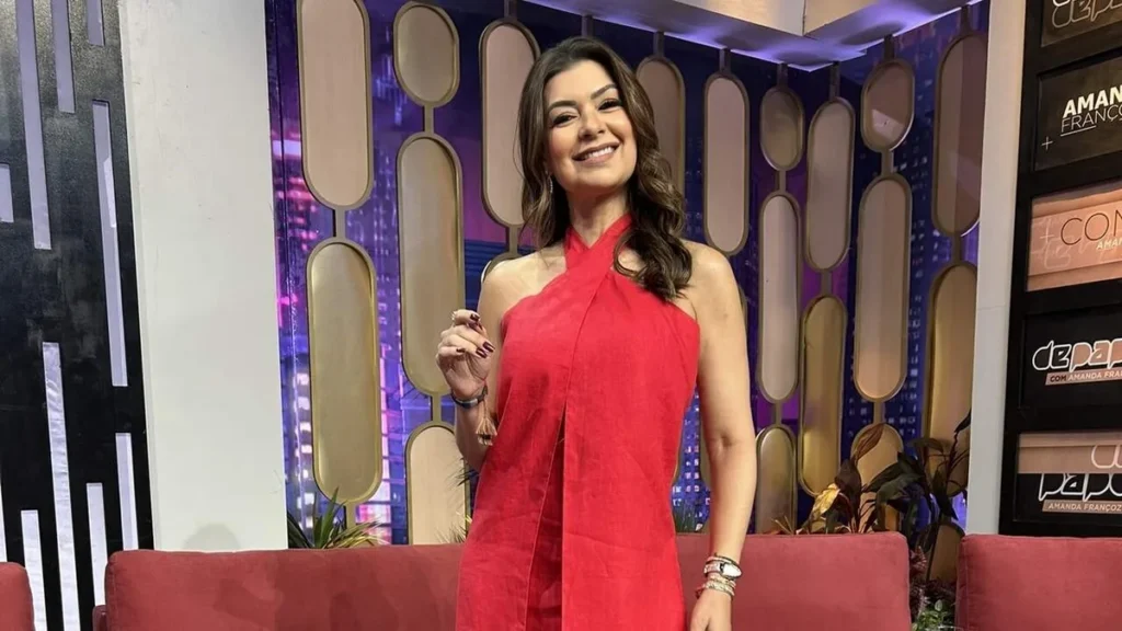 Amanda Françozo recebe especialistas em seu programa para um bate-papo sobre saúde mental masculina (Créditos: Cleyson Martins / TV Aparecida)