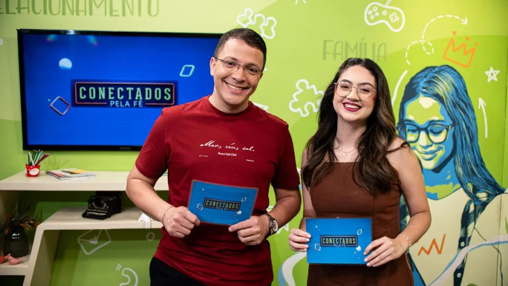 Imagem CPF 2025 Davi Barbosa TV Aparecida do artigo "Conectados pela Fé" inicia temporada com nova dupla de apresentadores