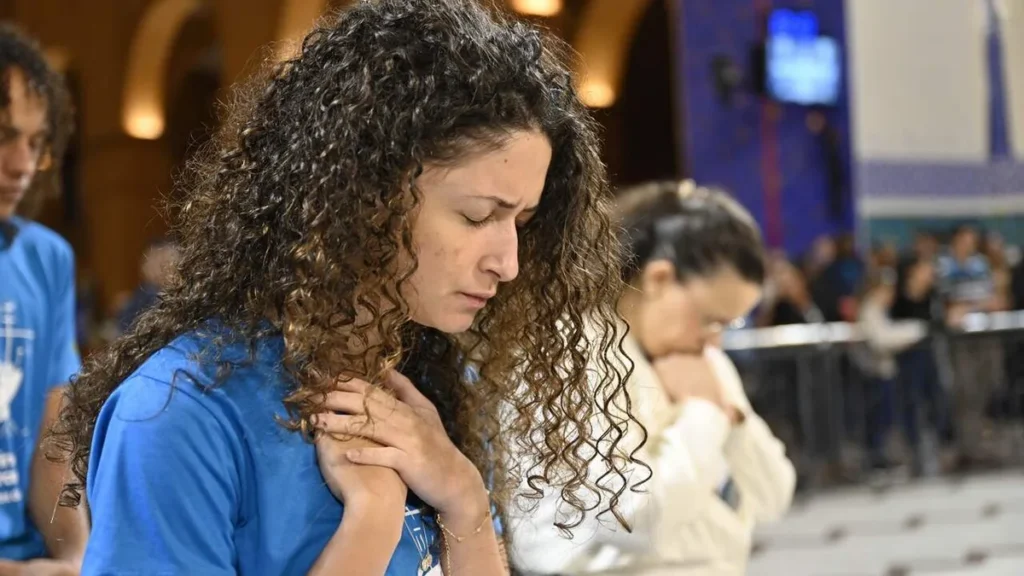 Imagem Momento da Comunhao Jumire 2 do artigo Oração Alma de Cristo: encontro com Jesus Eucarístico