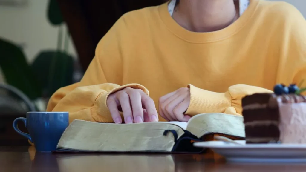 Imagem estudo biblico biblia fe razao do artigo Reveja conteúdos do A12 sobre a união da fé e da ciência