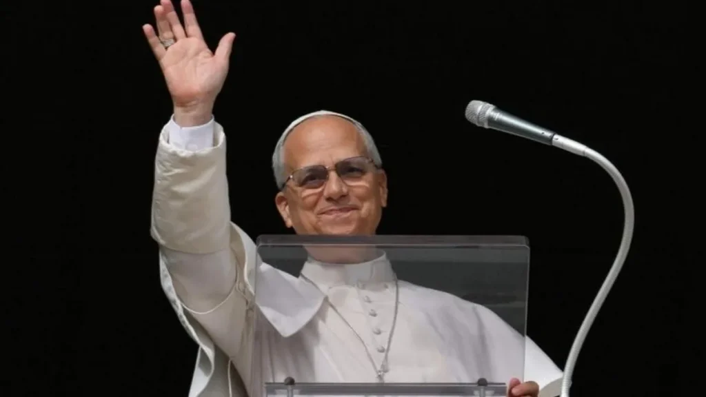 Imagem papa leao do artigo Angelus: "a fé brilha mais forte nas horas escuras"
