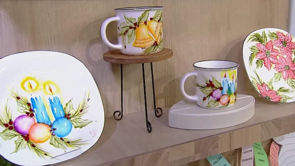 Imagem pintura em porcelana faca voce mesmo do artigo Pintura em Porcelana: Caneca Natalina - Faça Você Mesmo