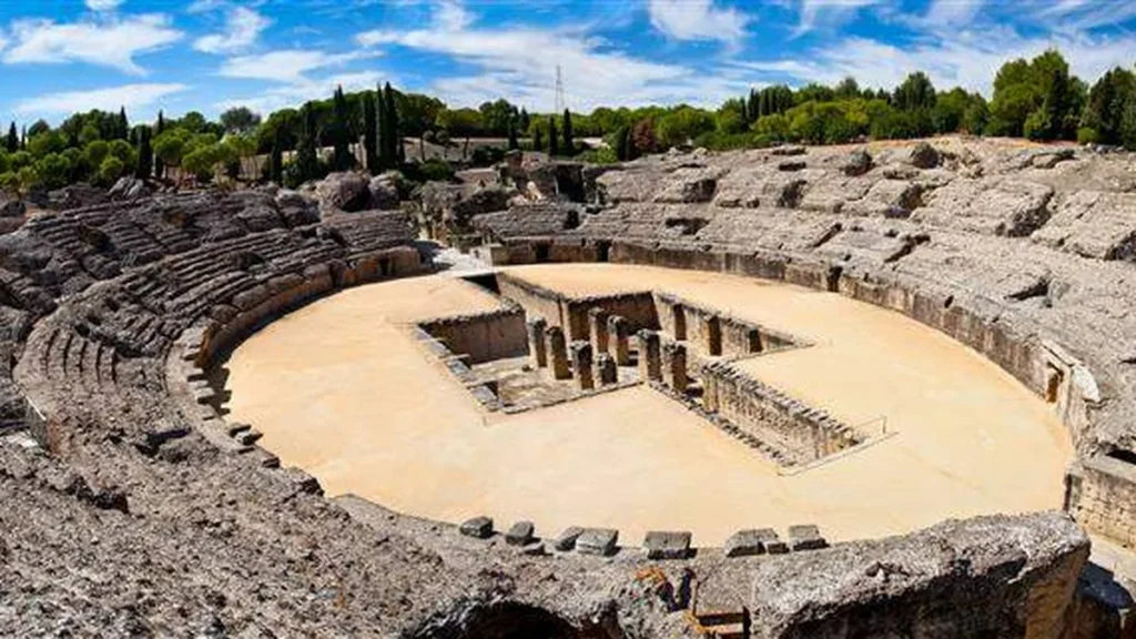 Imagem Anfiteatro romano na italia roma antiga do artigo Sacro Império Romano: como o Papa Leão III mudou a sociedade