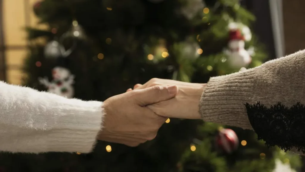 Imagem Maos se cumprimentam no natal do artigo Redescobrindo o espírito do Natal em gestos simples