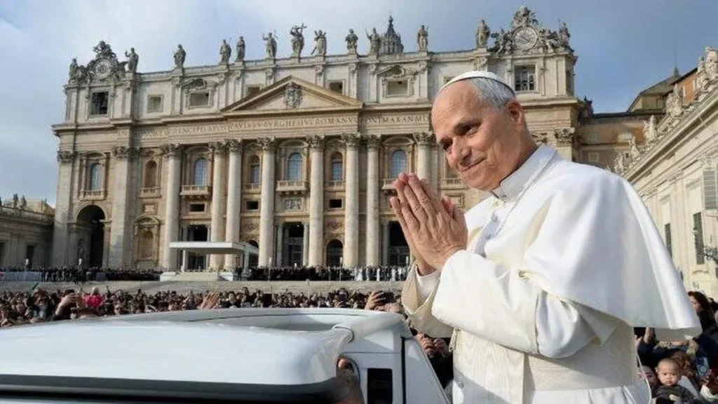 Imagem Papa com as maos unidas para rezar do artigo Papa pede paz "desarmada" em mensagem para o Dia Mundial da Paz