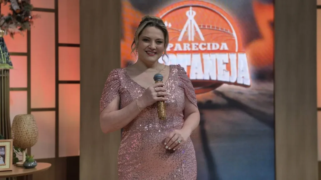 Imagem APD 2912 Loren Ligabo TV Aparecida 1 Easy Resize.com do artigo Especial de Ano Novo do Aparecida Sertaneja homenageia Mauri Lima