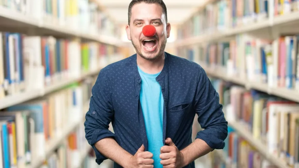 Imagem Homem usando um nariz de palhaco do artigo "Ser bom não é ser bobo". Você concorda?