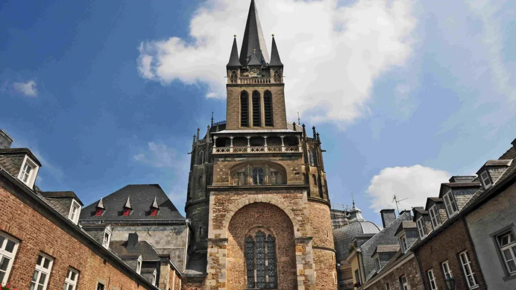 Capela Palatina de Aquisgrana, símbolo da união entre Igreja e Sacro Império Romano-Germânico