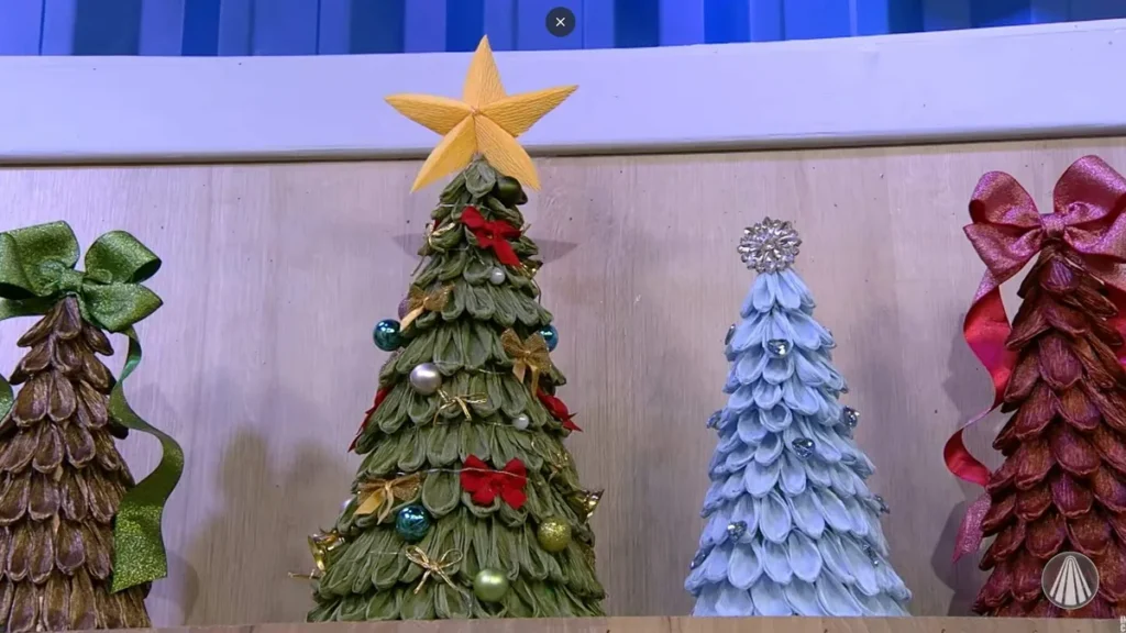 Imagem arvore natal papel crepom fvm do artigo Árvore de Natal de Papel Crepom - Faça Você Mesmo