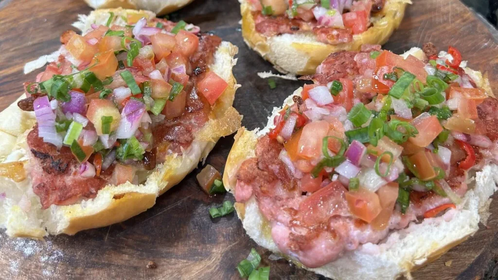 Imagem pao linguica vinagrete do artigo Pãolícia - Sabor de Vida