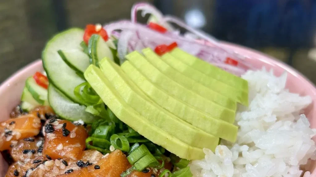 Imagem poke salmao japones do artigo Poke - Sabor de Vida