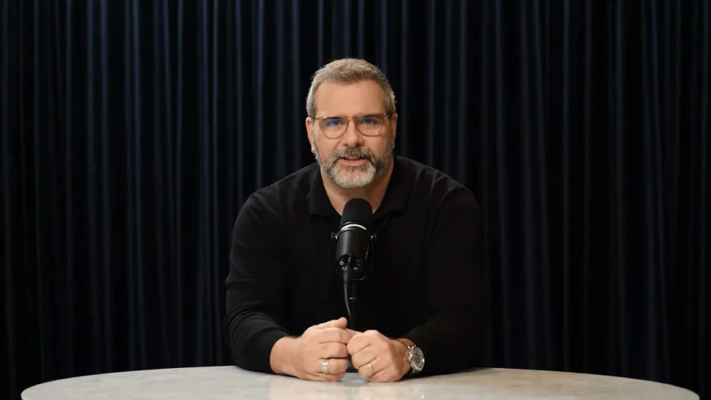 Imagem RAE 2801 Reproducao TV Aparecida 1 do artigo Rodrigo Alvarez convoca o filósofo para falar de amor em seu programa na TV Aparecida