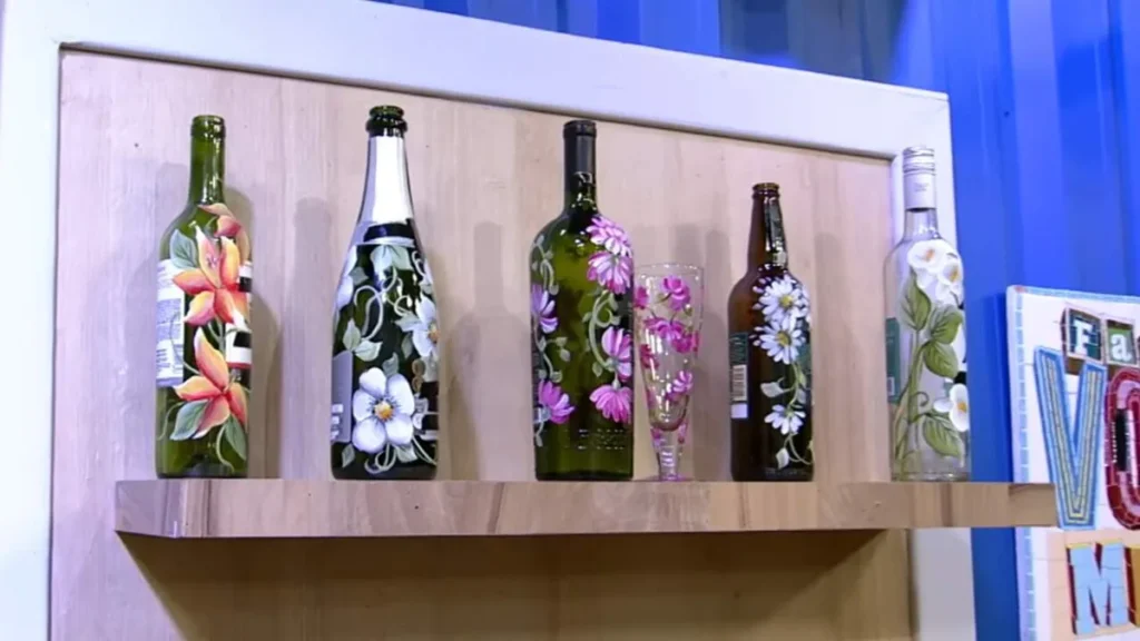 Imagem garrafa decorativa em pintura faca do artigo Garrafa com Pintura de Flores - Faça Você Mesmo
