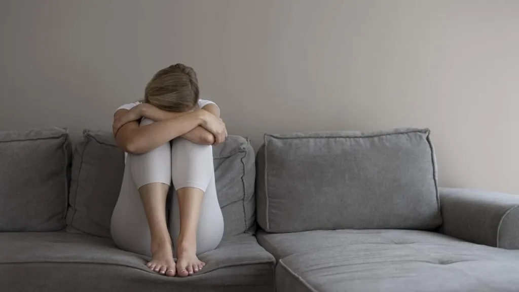 Imagem Mulher com ansiedade do artigo Vida Saudável: entendendo a ansiedade e seus efeitos