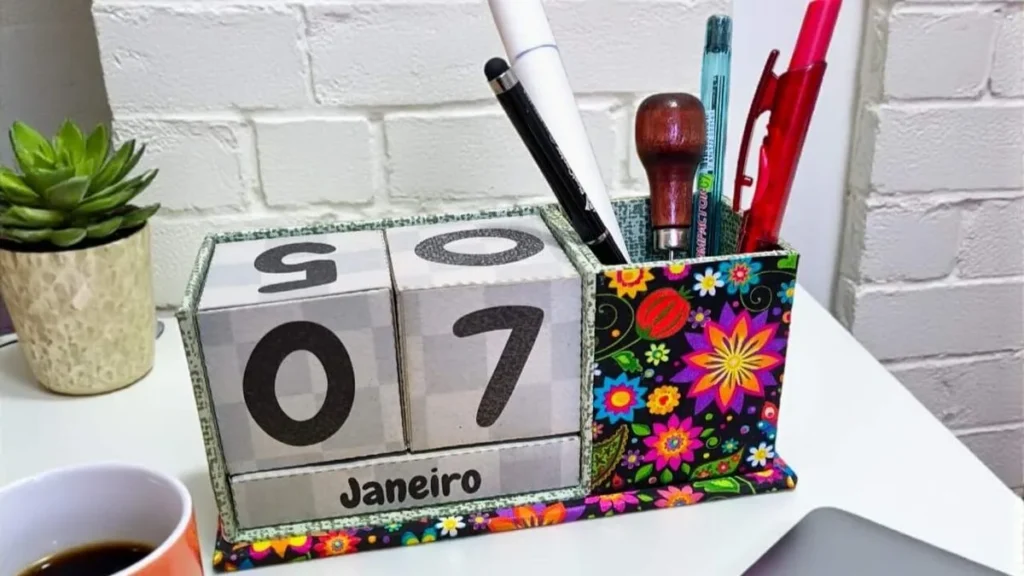 Imagem Calendario porta lapis em cartonagem faca voce mesmo do artigo Calendário Porta-lápis em Cartonagem – Faça Você Mesmo