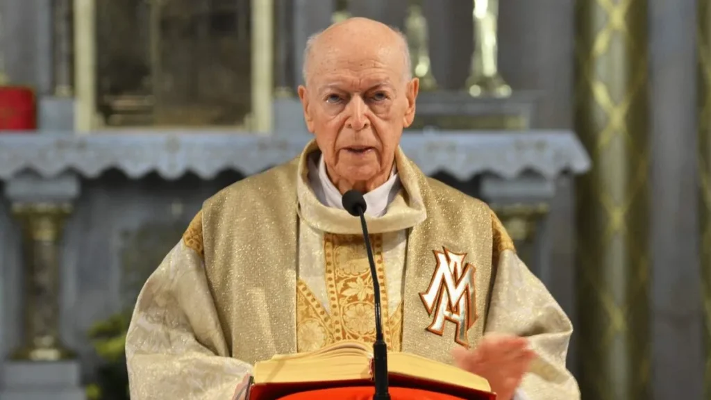 Imagem Padre Penido durante homilia do artigo Pe. José Luciano Jacques Penido: o redentorista das malas!