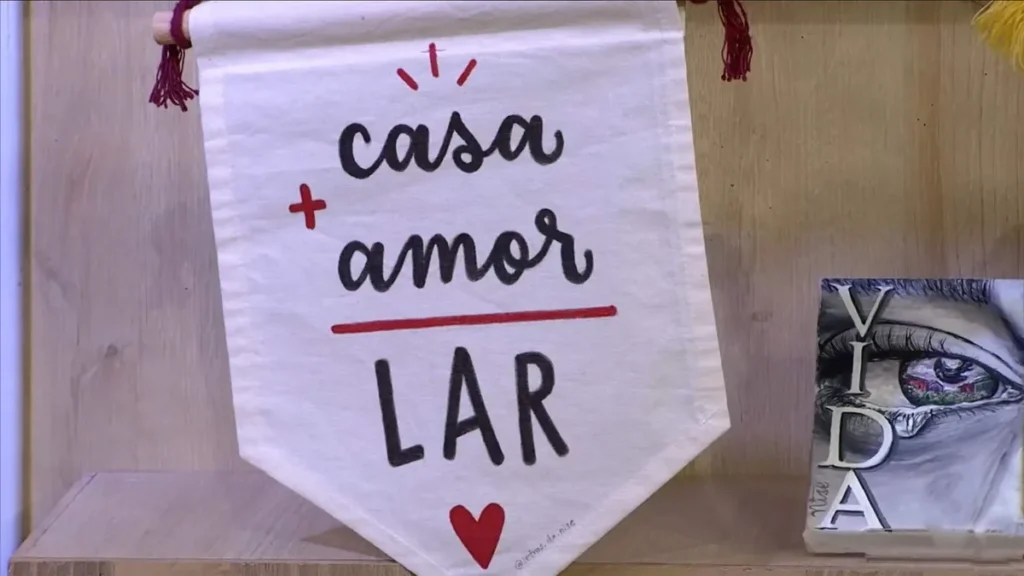Imagem flamula decorativa escrita faca voce mesmo do artigo Flâmula Decorativa com Escrita Afetiva - Faça Você Mesmo