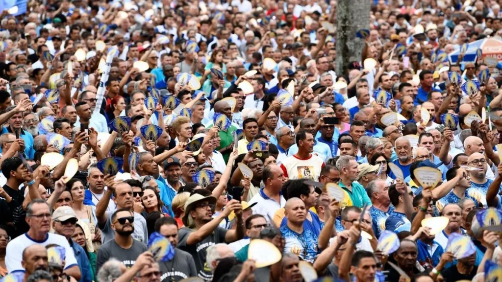Imagem homens do terco na missa solene do terco dos homens 2025 do artigo Falta menos de um mês para o Terço dos Homens na Casa da Mãe!